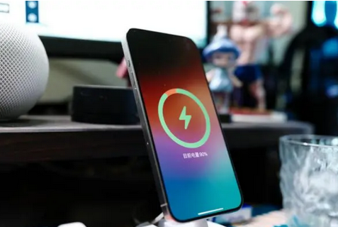 海拉尔苹果15换屏服务分享用什么充电器给iPhone15充电更好 