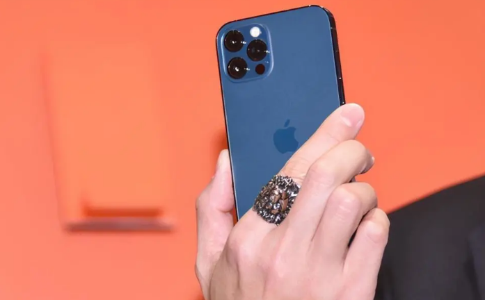 海拉尔苹果手机维修分享iPhone12系列重启方法教程 